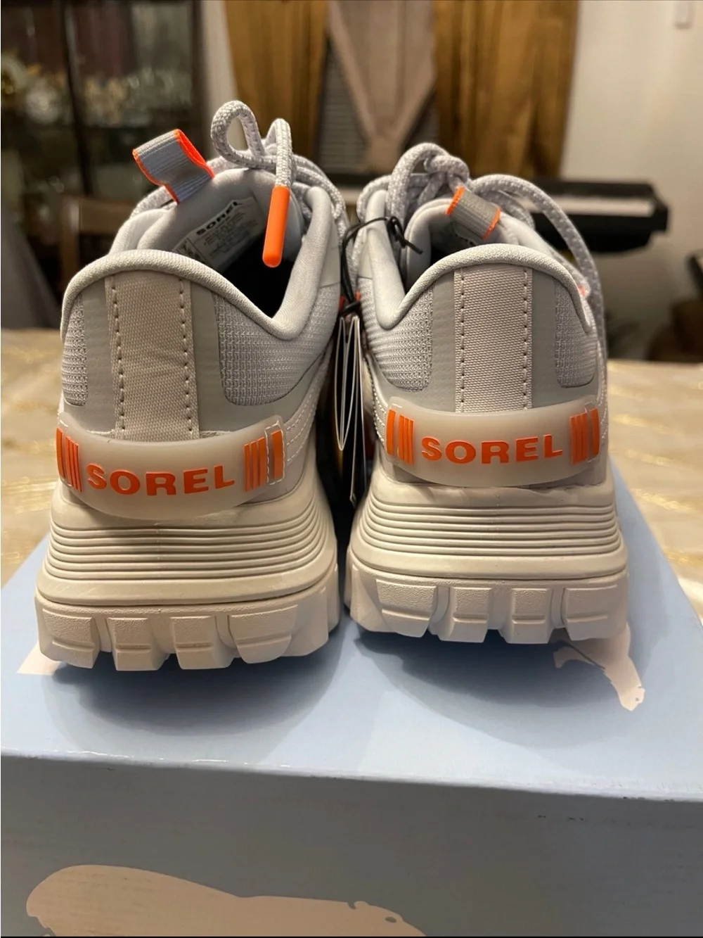 NWB Sorel women’s callsign horizon low GTX round toe white&orange sneaker size11